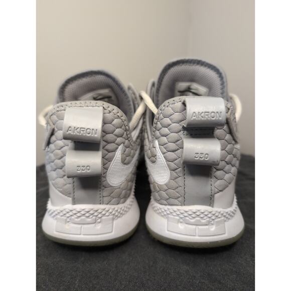 Nike LeBron Witness 3 330 Akron basketball shoes 2018 sz 8.5 - Picture 3 of 10